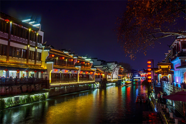 企業(yè)發(fā)展陷入瓶頸，南京戰(zhàn)略咨詢公司如何定制破局突圍方案？